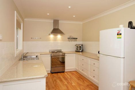 Property photo of 4 Jeeba Place Glenfield Park NSW 2650