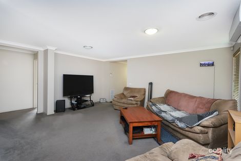 Property photo of 21 Phoenix Circuit Brookfield VIC 3338