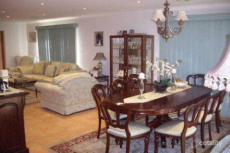 Property photo of 2 Meade Way Sydenham VIC 3037