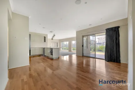 Property photo of 7 Penrose Promenade Tarneit VIC 3029