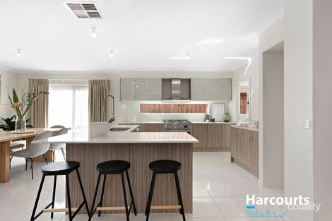 Property photo of 8 Las Pozas Avenue Wollert VIC 3750