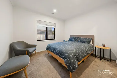 Property photo of 34 Stead Circuit Burnside VIC 3023
