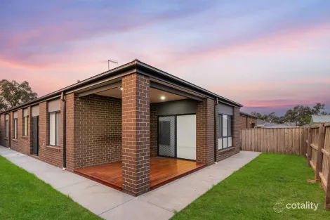 Property photo of 11 Edwin Close Manor Lakes VIC 3024