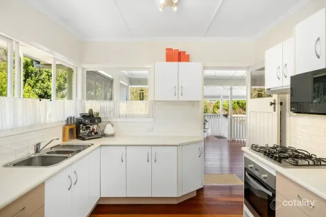 Property photo of 100 Haylock Street Wynnum QLD 4178