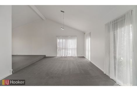Property photo of 4 Pembroke Crescent Craigieburn VIC 3064
