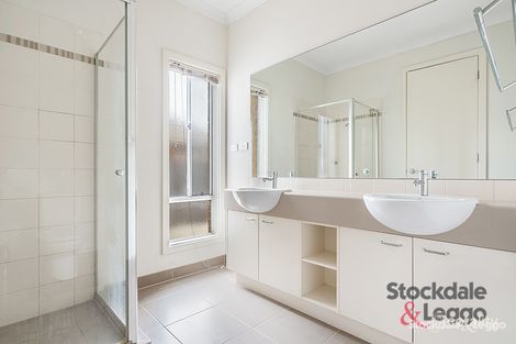 Property photo of 9 Royal Terrace Craigieburn VIC 3064