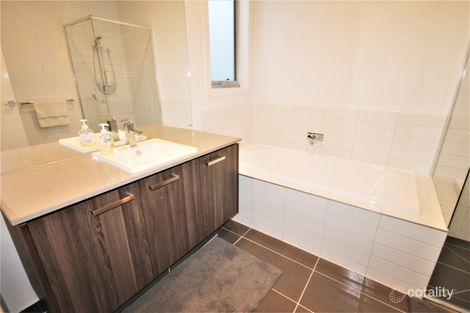 Property photo of 19 Skeggs Crescent Heidelberg Heights VIC 3081