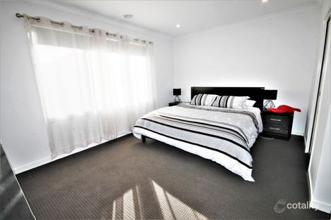 Property photo of 19 Skeggs Crescent Heidelberg Heights VIC 3081