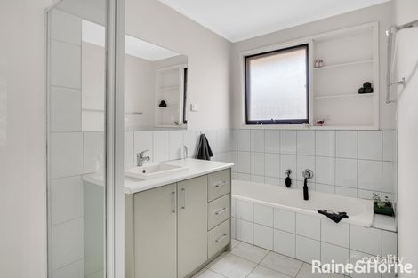 13 Francis St, Melton South, VIC 3338