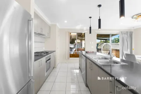 Property photo of 2 Tiarne Crescent Hampton Park VIC 3976