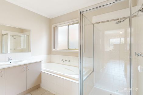 Property photo of 13 Green Orchid Circuit Pakenham VIC 3810