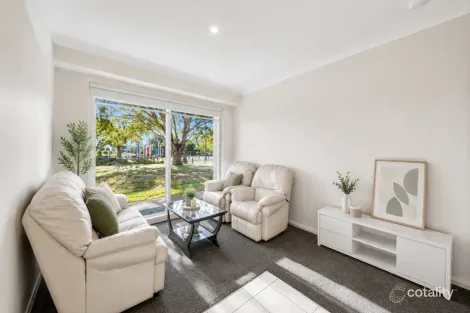Property photo of 5 Armstrong Walk Fraser Rise VIC 3336