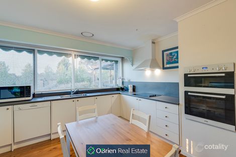 Property photo of 8 Sutherland Court Endeavour Hills VIC 3802