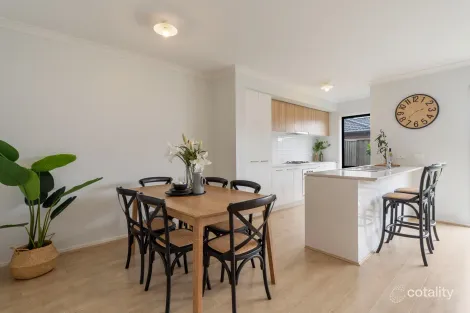 Property photo of 8 Fewster Circuit Mickleham VIC 3064