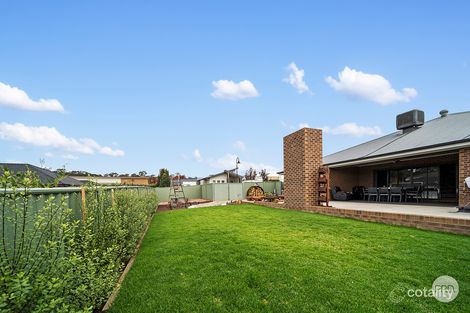 15 Roxburgh Cres, Junortoun, VIC 3551