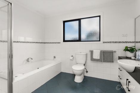 Property photo of 2/2 Jacqueline Road Mount Waverley VIC 3149