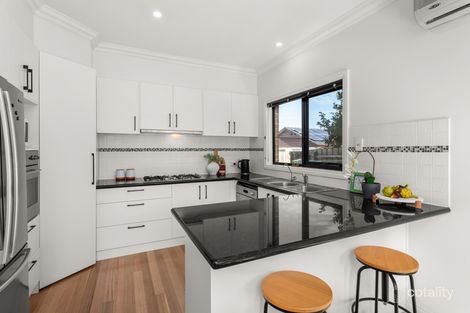 Property photo of 2/2 Jacqueline Road Mount Waverley VIC 3149