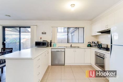 Property photo of 6 Karwarren Way Cranbourne West VIC 3977