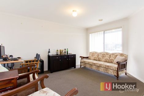 Property photo of 6 Karwarren Way Cranbourne West VIC 3977