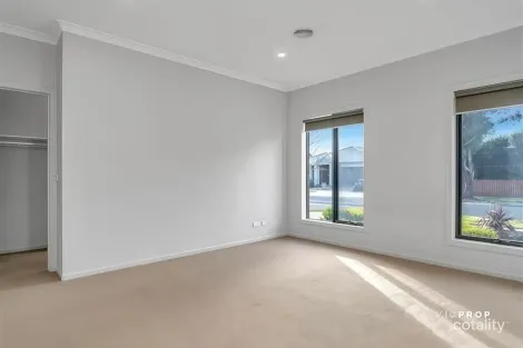 Property photo of 5 Atkinson Close Point Cook VIC 3030