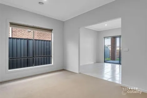 Property photo of 5 Atkinson Close Point Cook VIC 3030