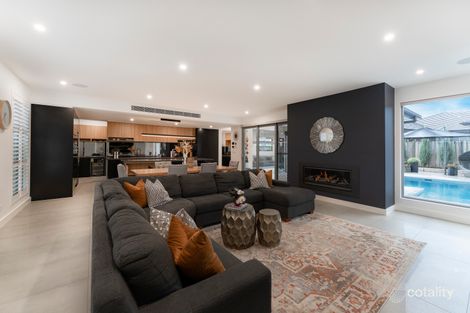 Property photo of 2 Pine Valley Crescent Luddenham NSW 2745