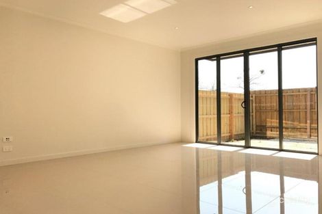Property photo of 33 Bailey Crescent Oak Park VIC 3046