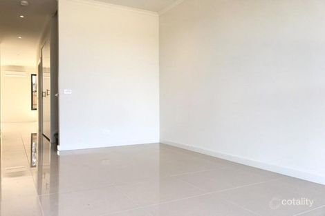 Property photo of 33 Bailey Crescent Oak Park VIC 3046