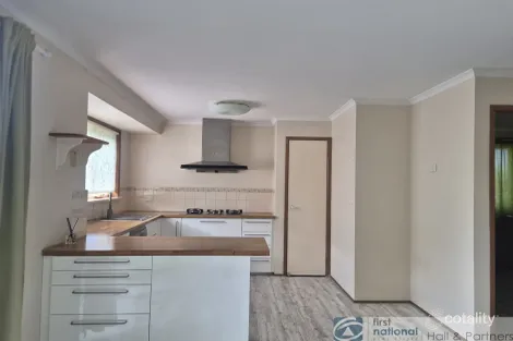 Property photo of 34 Euroa Avenue Berwick VIC 3806