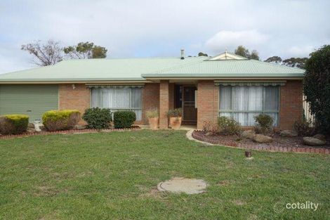 17 Rowles Dr, Maryborough, VIC 3465