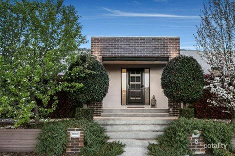 8 Isabella Gr, Strathdale, VIC 3550