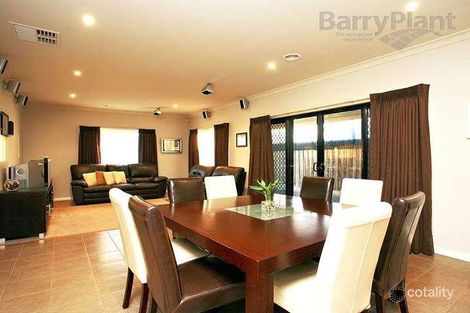 Property photo of 20 Dolphin Crescent Point Cook VIC 3030