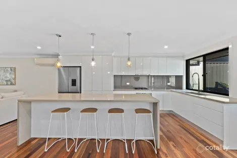 Property photo of 2 Namoi Close Bateau Bay NSW 2261