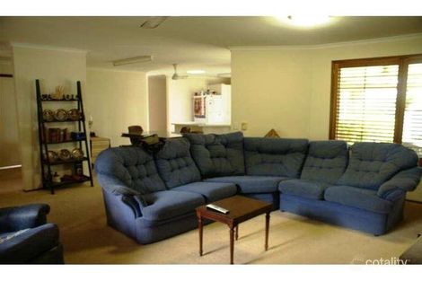 Property photo of 15 Leesa Court Highland Park QLD 4211