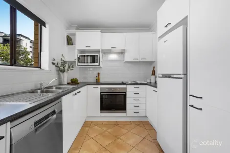 Property photo of 8/116 Clarence Road Indooroopilly QLD 4068