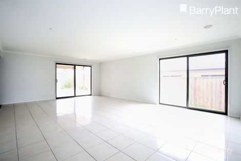 Property photo of 5 Guinea Flower Drive Cranbourne West VIC 3977