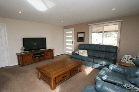 Property photo of 19 Amaroo Crescent Orange NSW 2800
