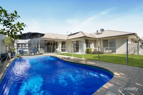 Property photo of 8 Lauradale Crescent Ormeau QLD 4208