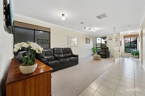 Property photo of 10 Smart Court Delahey VIC 3037