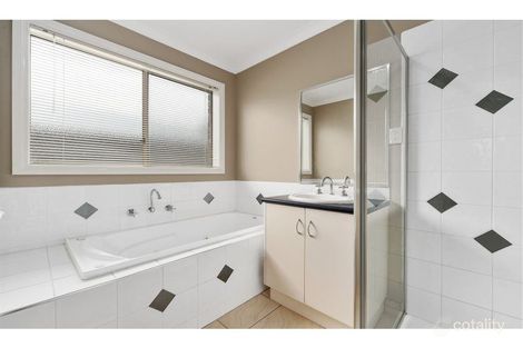 Property photo of 3 Amanda Place Frankston VIC 3199