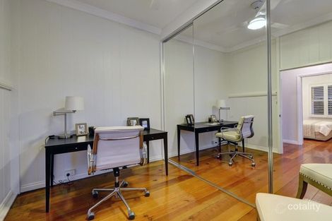 Property photo of 18 Kingsbury Street Norman Park QLD 4170