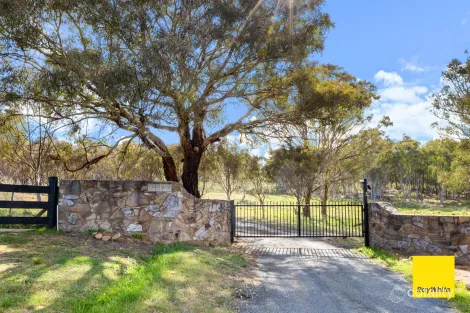 Property photo of 3 Darmody Place Sutton NSW 2620