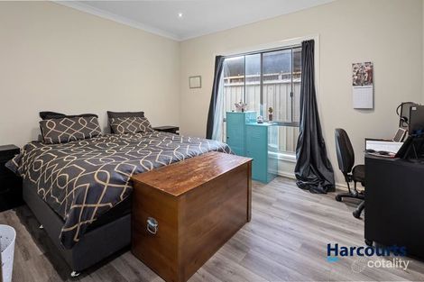 Property photo of 15 Honey Court Berwick VIC 3806