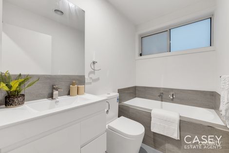 Property photo of 2/3 Mitchell Court Cranbourne North VIC 3977