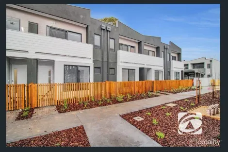 19 Sire Walk, Pakenham, VIC 3810