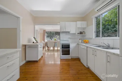 Property photo of 28 Rhyde Street Mount Lofty QLD 4350