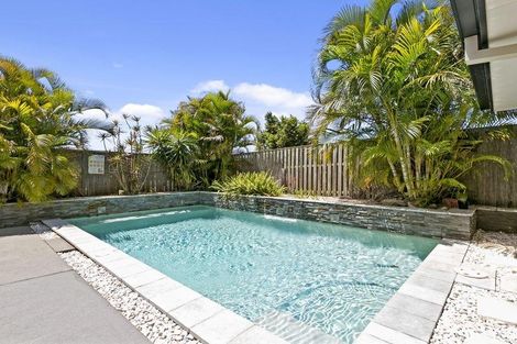 2 Burr Ct, Pacific Pines, QLD 4211
