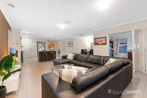 Property photo of 19 Shearwater Drive Pakenham VIC 3810
