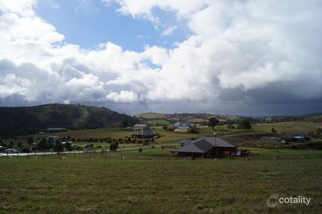 32 Sir Leo Curtis Dr, Wandong, VIC 3758