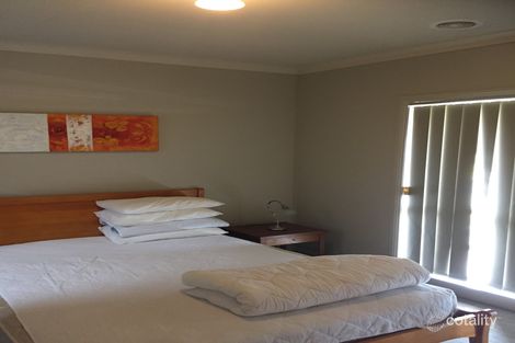 Property photo of 2/10 Macadamia Grove Werribee VIC 3030